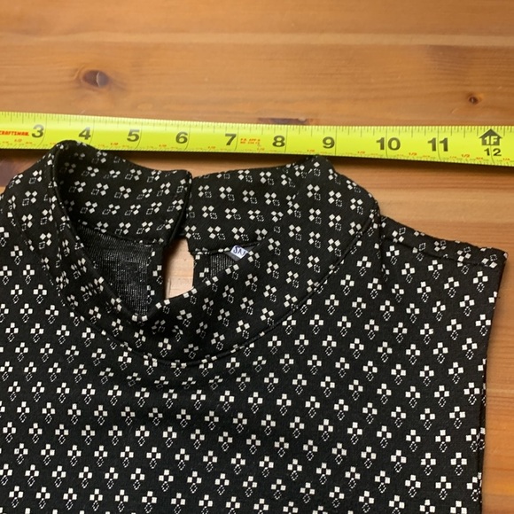 Banana Republic NWOT Knit Black w White Office Top, Stretch - Picture 4 of 11